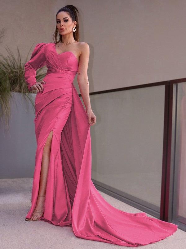 Vestidos de corte tubo, un hombro, mangas largas, fruncido, charmeuse, cola larga