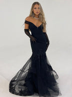 Vestidos de tul con volantes, hombros descubiertos, sin mangas y cola larga, corte trompeta/sirena