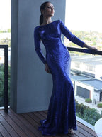 Vestidos con escote tubo, lentejuelas, volantes, escote barco, mangas largas y cola larga