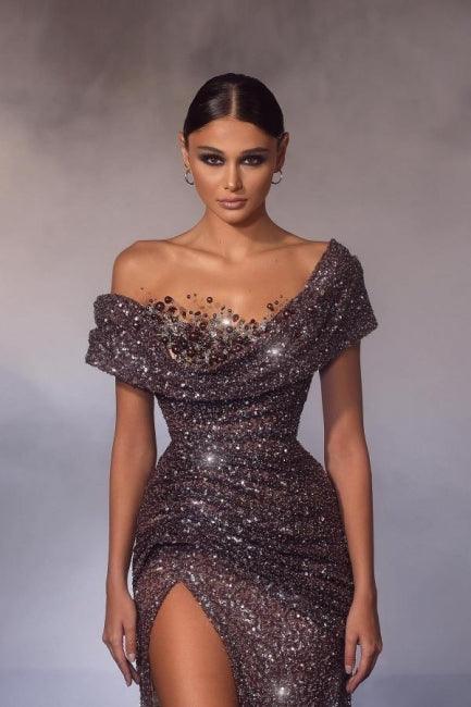 Vestido de fiesta moderno de sirena largo con hombros descubiertos, lentejuelas y cuentas con abertura