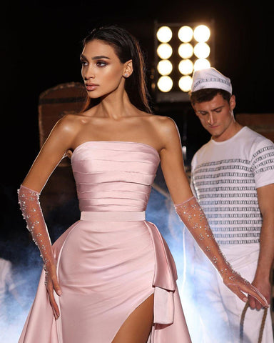 Vestido de fiesta moderno largo rosa de satén sin mangas con corte A y abertura