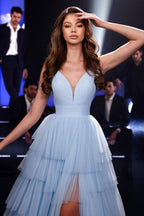 Vestido de fiesta largo azul de tul con escote en V, tirantes finos y abertura, de Obsessing