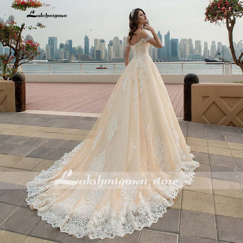 Vestidos de novia de encaje con hombros descubiertos y apliques de cuentas de NumberSea