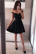 Vestido de fiesta corto con tirantes anchos y hombros descubiertos en rojo para regreso a casa