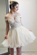 Vestido de fiesta con escote corazón, hombros descubiertos y apliques de cuentas