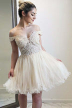 Vestido de fiesta con escote corazón, hombros descubiertos y apliques de cuentas