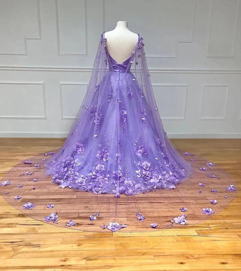 Vestido de fiesta de encaje floral lavanda, corte A, mangas tipo capa, corte A, escote corazón, tul escalonado, largo con abertura