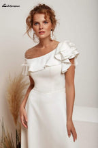 Vestido de novia elegante de satén con un solo hombro y corte A de NumberSea