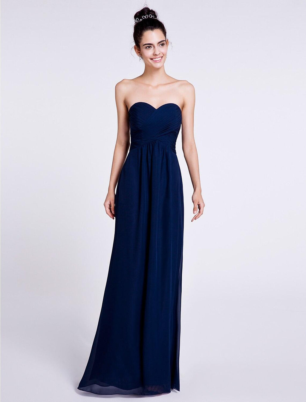 Etui-/Säulen-Brautjungfernkleid, herzförmiger Ausschnitt, ärmellos, elegant, bodenlang, Chiffon mit Criss Cross