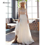 Vestidos de novia NumberSea con espalda descubierta, escote en V y hombros descubiertos de encaje