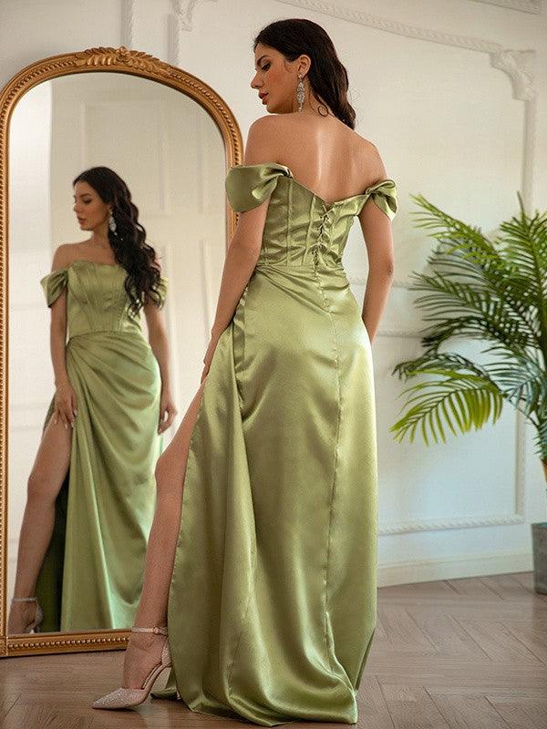 Etui-Linie/Säulen-Linie Elastischer Satin Rüschen Off-the-Shoulder-Träger Ärmellos Bodenlang Kleider