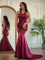 Vestidos de corte tubo/columna de satén tipo seda, fruncidos, halter, sin mangas y con cola larga