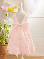 Elegantes A-Linien-Satin-Kleid mit V-Rücken und Schleife, knielang, Blumenmädchenkleid