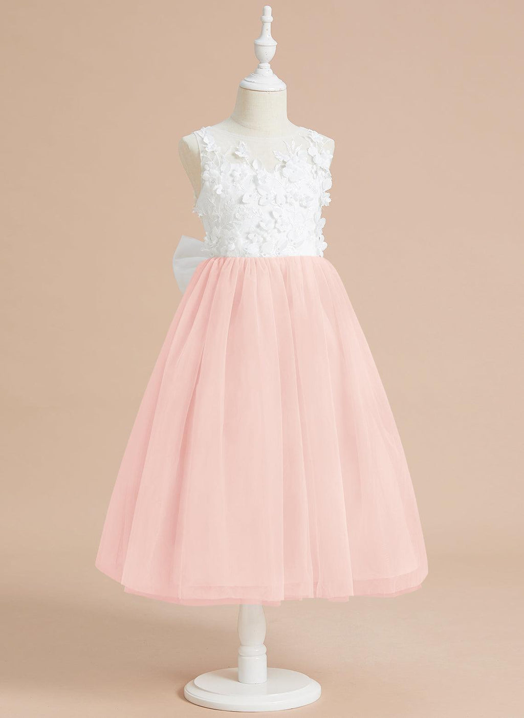 Wadenlanges Kleid aus floraler Spitze mit großer Schleife 
