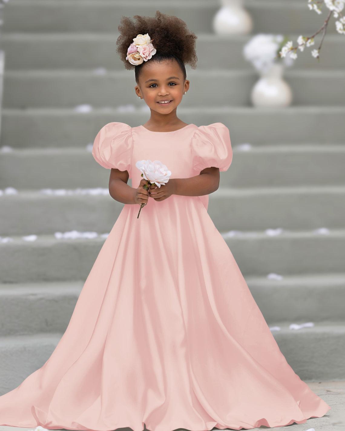 Kleid für Blumenmädchen mit Puffärmeln, Schleife, Knopfleiste hinten und Schleppe 
