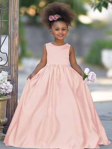 Vestido sin mangas de satén con escote de cuentas y detalle de lazo 