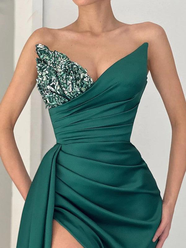 Vestidos de corte tubo/columna de satén elástico tejido, fruncido, escote corazón, sin mangas, con cola de corte