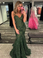 Vestidos de corte trompeta/sirena con apliques de encaje, escote en V, sin mangas y cola larga