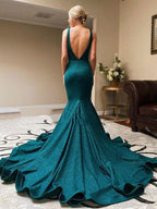 Vestidos de corte trompeta/sirena con volantes, escote en V, sin mangas y cola de corte