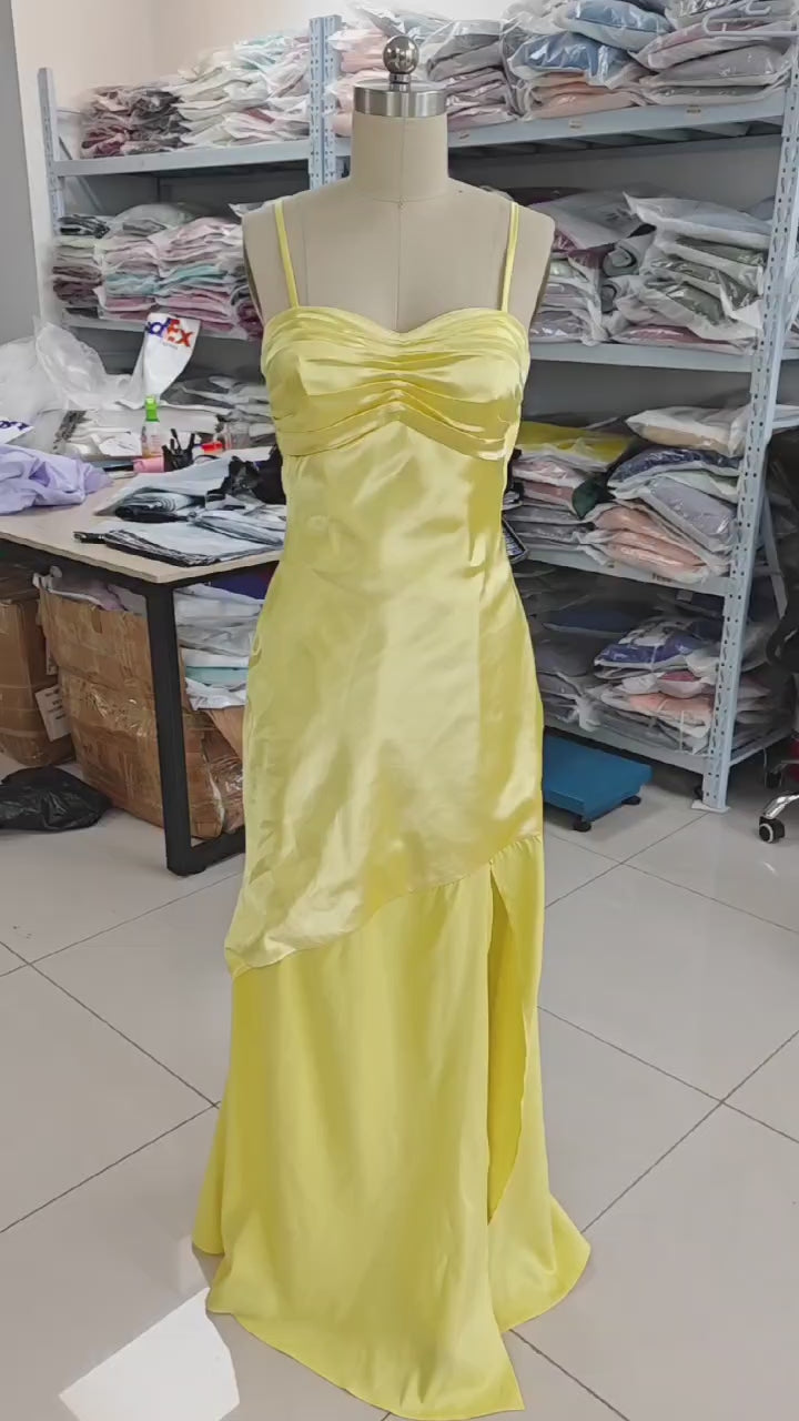 Vestido de fiesta largo de satén amarillo con tirantes finos de NumberSea