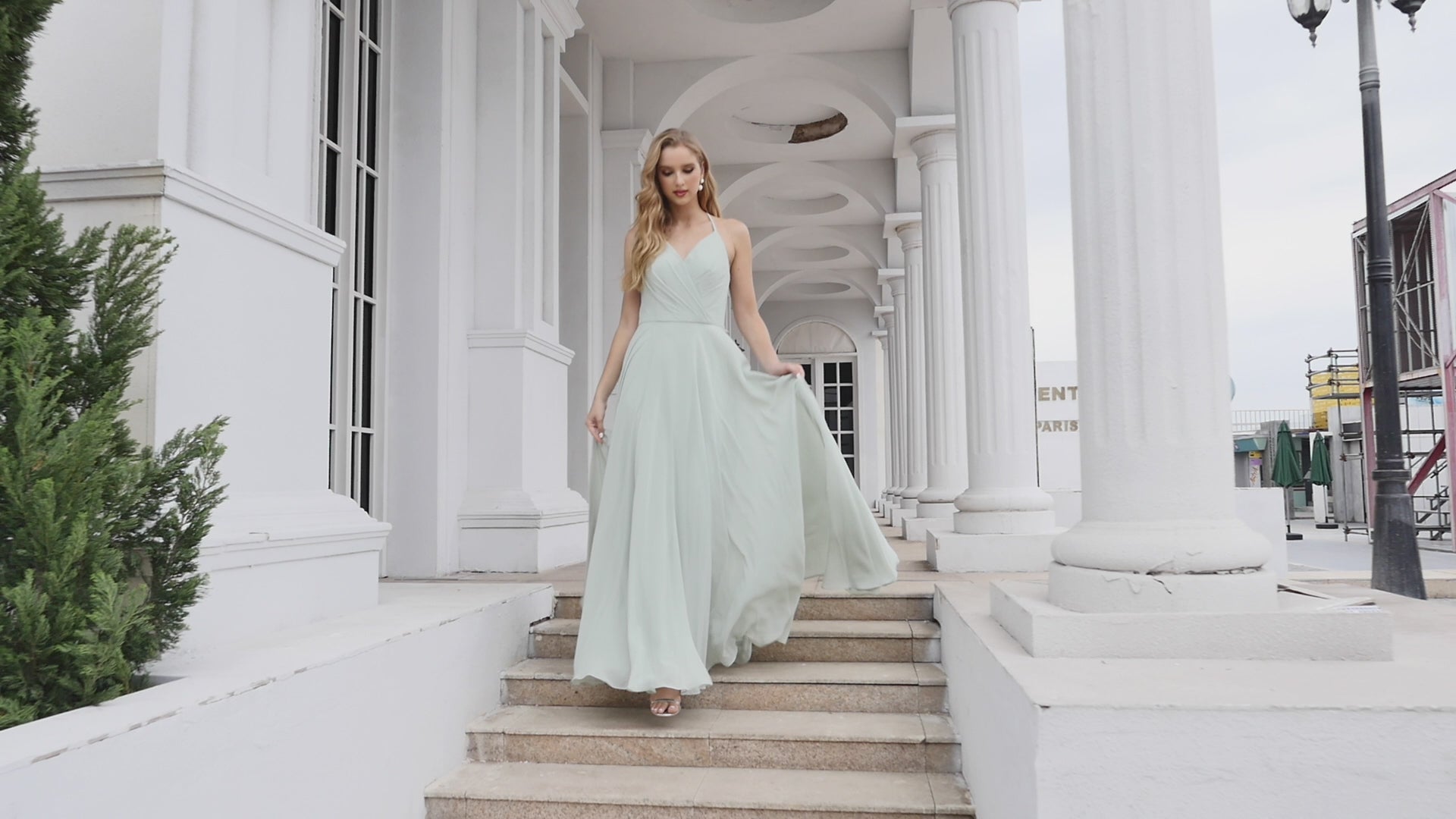 Women's Halter Chiffon Bridesmaid Dresses Wedding Apparel Long Sleeveless Formal Prom Dress with Ruffled Back SEA28035