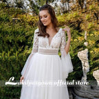 Vestidos de novia de tul con escote en V y mangas acampanadas de princesa NumberSea