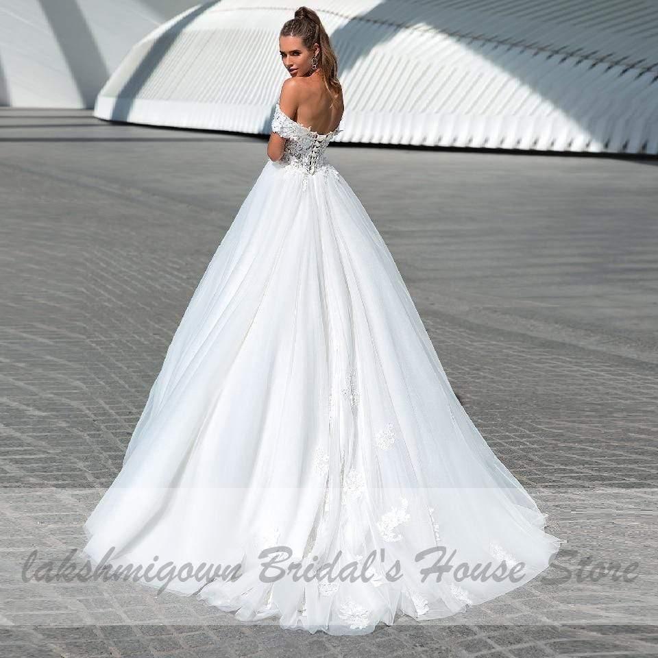 Vestido de novia de princesa NumberSea con hombros descubiertos y espalda con cordones