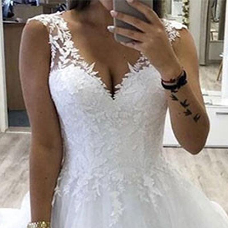 Vestido de novia de princesa con escote en V y falda de tul escalonada, color blanco, personalizable, para invierno.