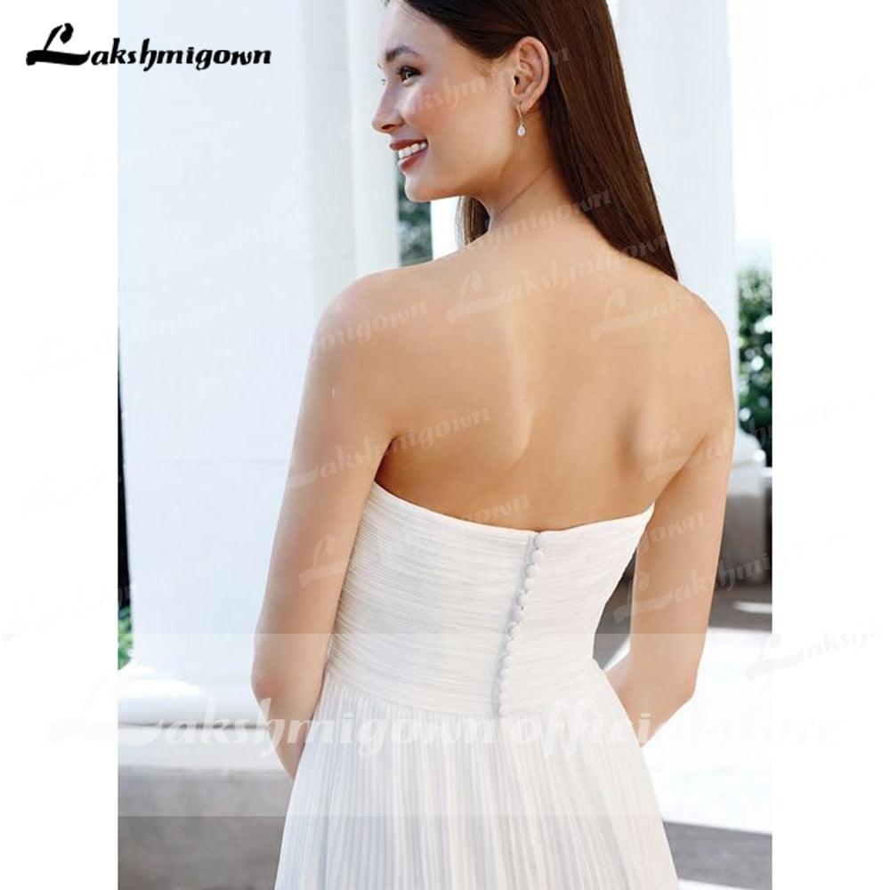 Vestido de novia NumberSea con escote en forma de corazón, pliegues, hombros descubiertos, botones en la espalda, parte delantera corta y espalda larga.