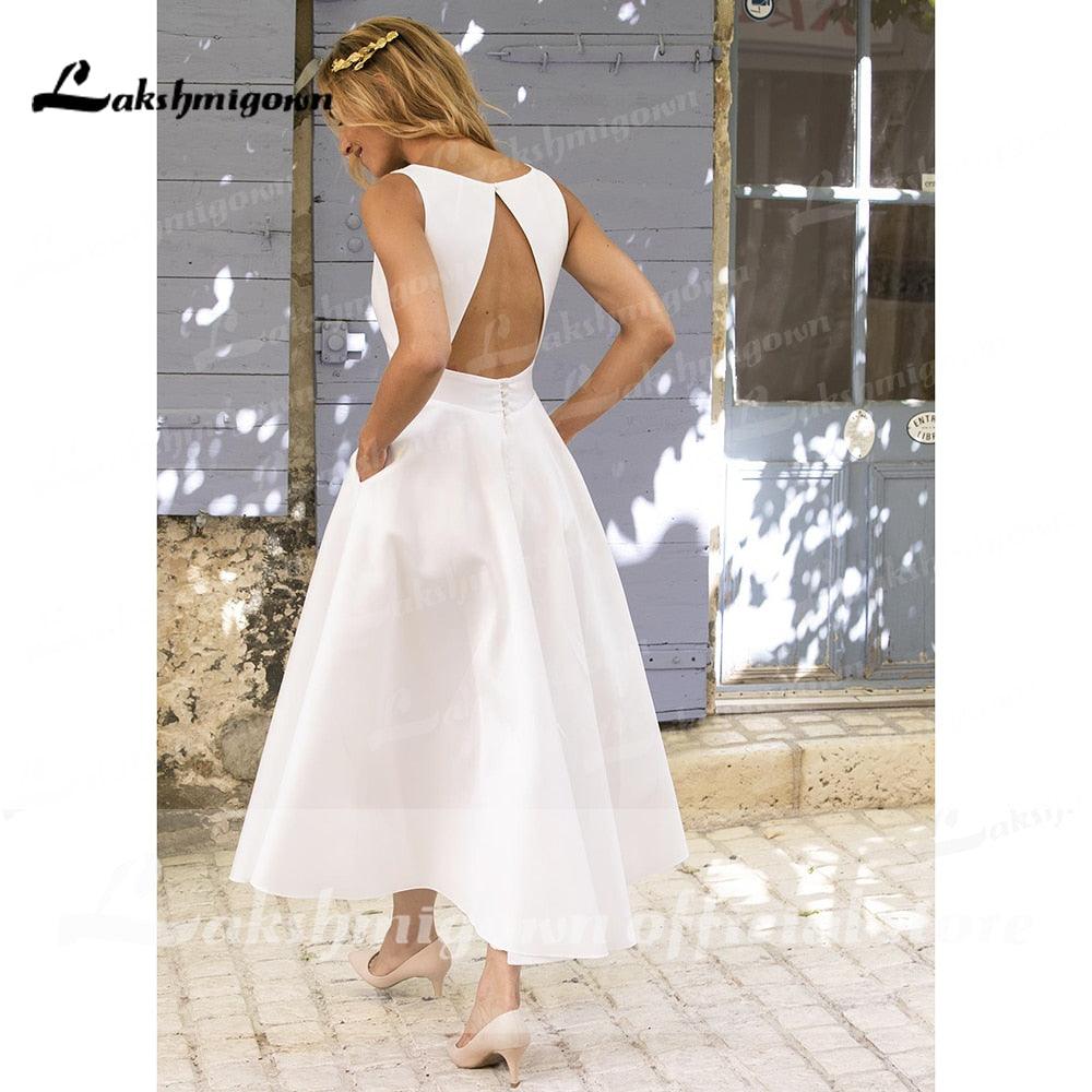 NumberSea Vestido de novia corto sencillo de satén con escote en V, largo hasta la rodilla, sin espalda y con bolsillo, para playa