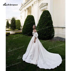 Vestidos de novia NumberSea de satén suave, corte A, escote corazón, media manga abullonada, corsé con cuentas, espalda abierta, cola capilla, plisado