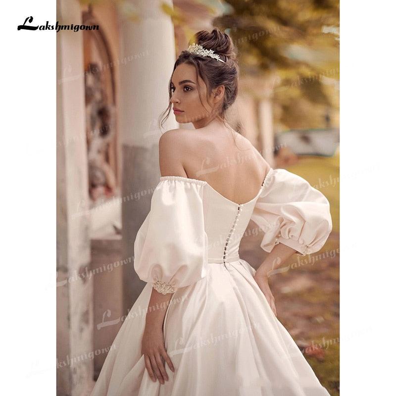 Vestidos de novia NumberSea de satén suave, corte A, escote corazón, media manga abullonada, corsé con cuentas, espalda abierta, cola capilla, plisado