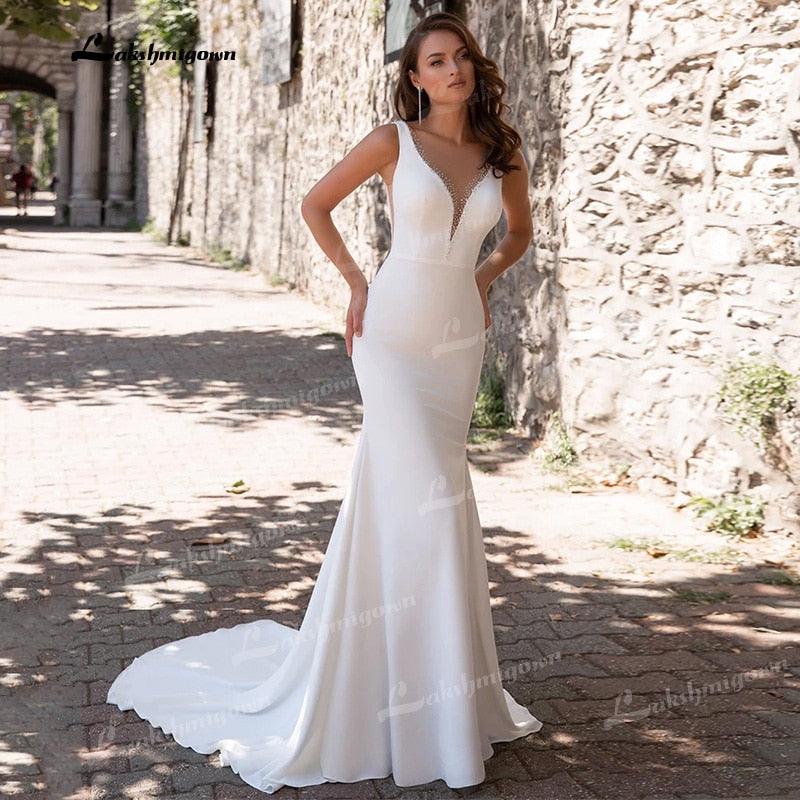 NumberSea - Vestido de novia de sirena, sencillo y sexy, con escote en V, sin mangas, con abalorios, cola de corte, sin espalda, de satén suave