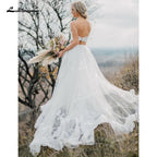 Vestido de novia bohemio de dos piezas con escote en V, tirantes finos, encaje, sin mangas, cola larga y apliques plisados.