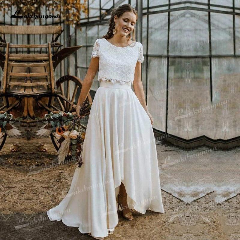 Vestido de novia NumberSea de dos piezas, con parte superior de encaje, manga corta, cuello redondo, de gasa, largo hasta el suelo, cola larga, diseño de botones en la espalda.