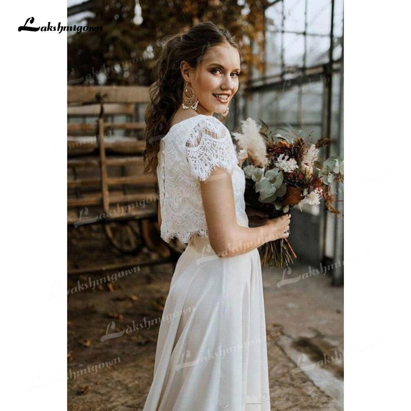 Vestido de novia NumberSea de dos piezas, con parte superior de encaje, manga corta, cuello redondo, de gasa, largo hasta el suelo, cola larga, diseño de botones en la espalda.