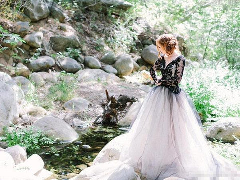 NumberSea Vintage Black Lace And White Tulle Wedding Dresses Sexy V Neck Backless Illusion Long Sleeves Gothic Bridal Gowns mariee