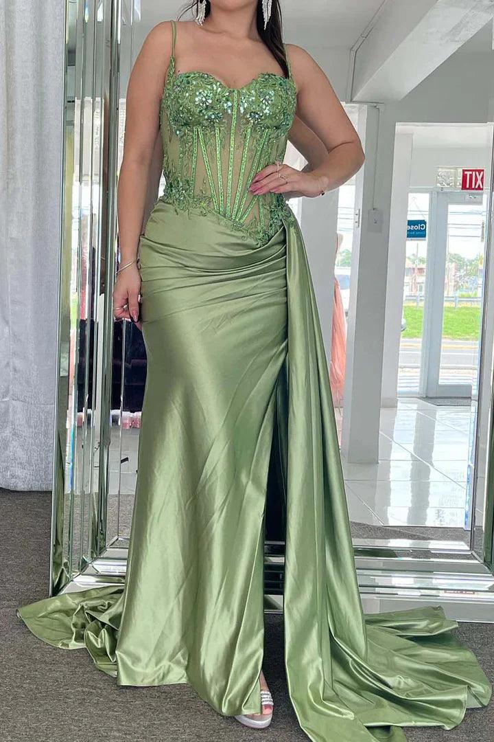 Vestido de fiesta con abertura fruncida y tirantes