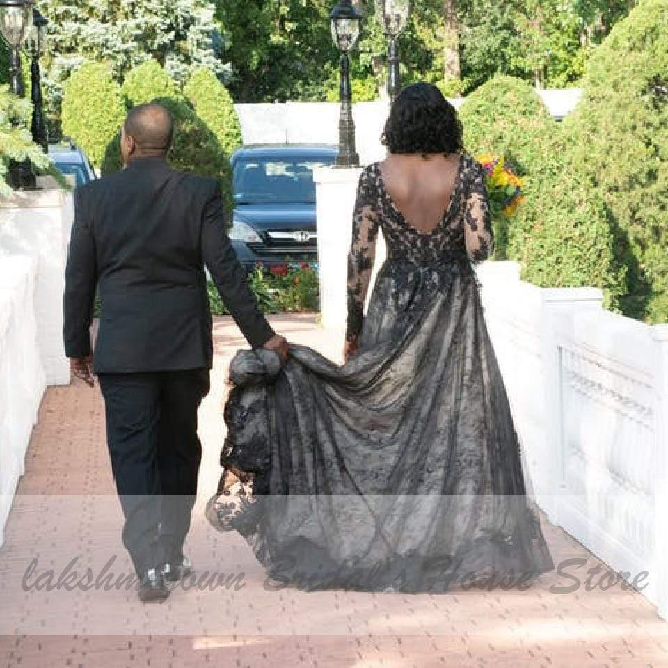Vestido de novia negro de manga larga y escote halter de NumberSea