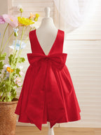 Elegante vestido de niña de las flores de satén con escote en V, corte A y lazo hasta la rodilla 