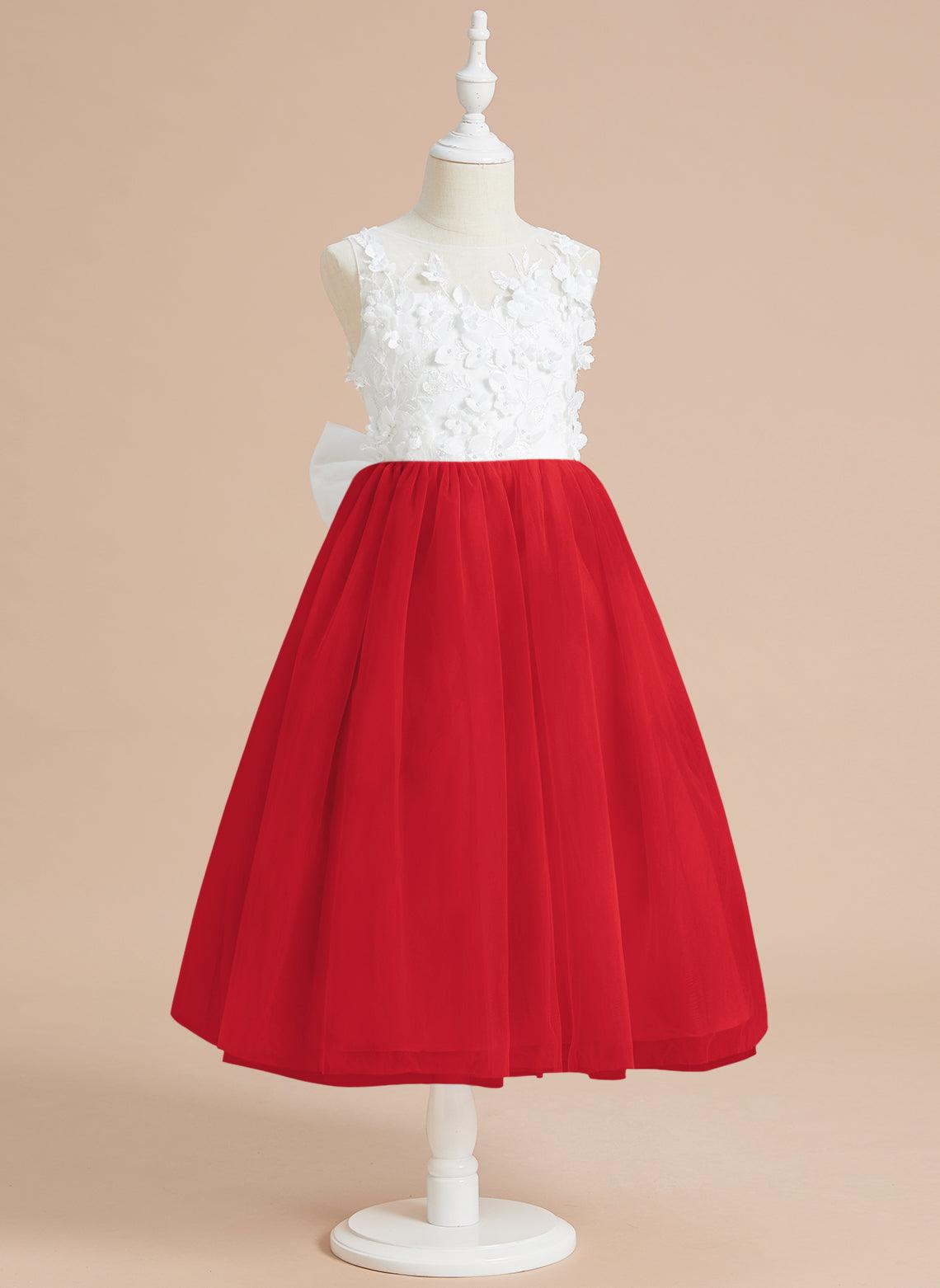Wadenlanges Kleid aus floraler Spitze mit großer Schleife 