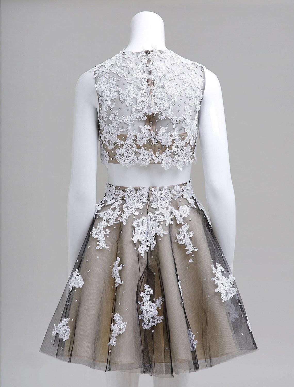 Vestido de fiesta de dos piezas, talla grande, corto/mini, sin mangas, cuello ilusión, encaje sobre tul con cuentas