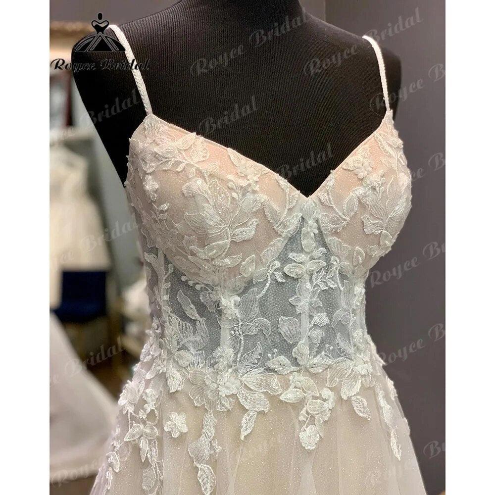 vestido largo de novia con encaje, escote en V, tirantes finos, espalda descubierta, vestido de novia. Elegancia de NumberSea.