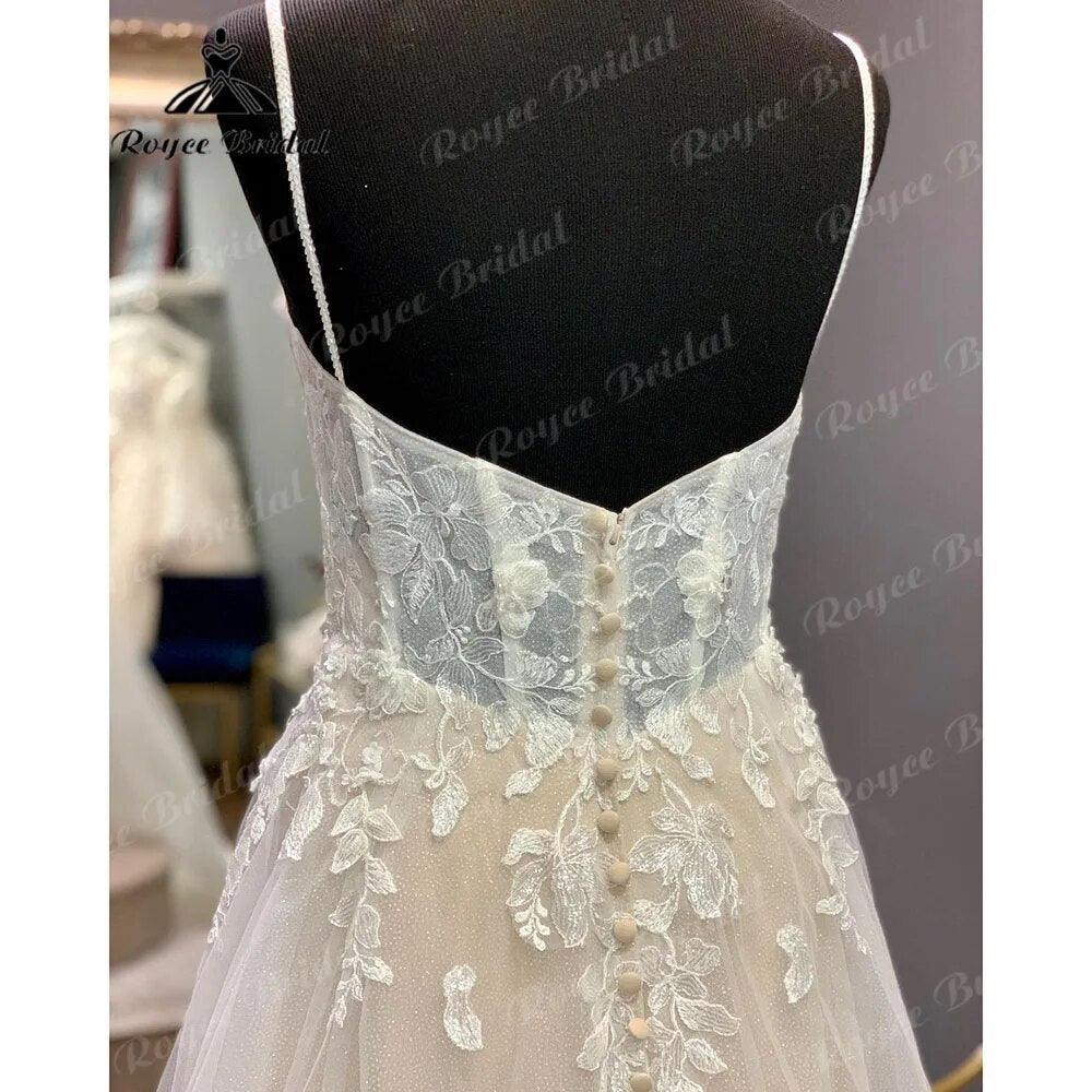 vestido largo de novia con encaje, escote en V, tirantes finos, espalda descubierta, vestido de novia. Elegancia de NumberSea.
