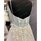 vestido largo de novia con encaje, escote en V, tirantes finos, espalda descubierta, vestido de novia. Elegancia de NumberSea.
