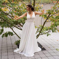 Vestidos de novia románticos de playa con encaje y escote en V profundo de NumberSea