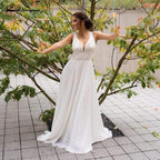 Vestidos de novia románticos de playa con encaje y escote en V profundo de NumberSea