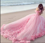 Vestidos de novia románticos con flores rosas y hombros descubiertos de NumberSea