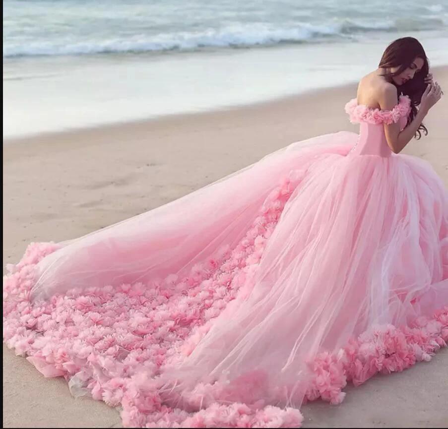 Vestidos de novia románticos con flores rosas y hombros descubiertos de NumberSea