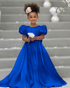 Kleid für Blumenmädchen mit Puffärmeln, Schleife, Knopfleiste hinten und Schleppe 